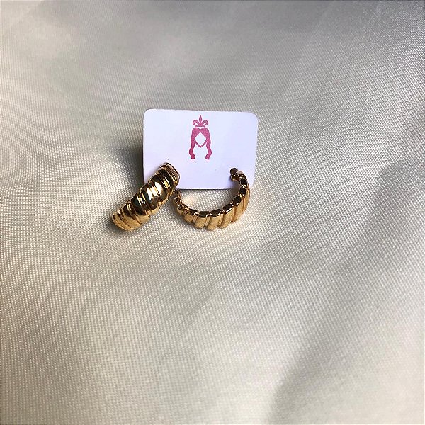 Brinco Argola Lisa Trabalhada Pequena - Banhado a Ouro 18K - Semijoia