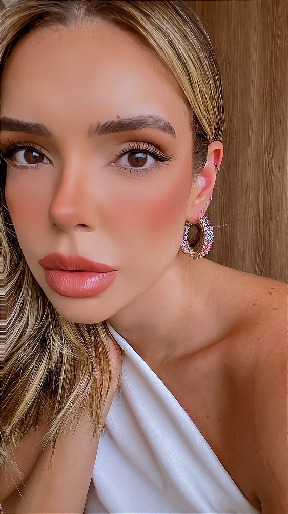 Brinco Argola Candy Color Cravejada Em Zirconia Baguete e Zircônias Cristais - Semijoias Banhadas em  ouro 18k