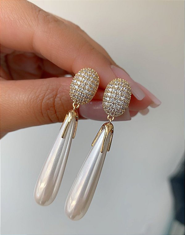 Brinco Gota Perola Cravejado Microzirconias Longo - Semijoia Banho Ouro 18K