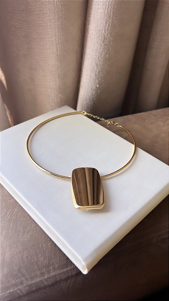 Colar/ Chocker /Gargantilha/ Aro Tubo 2mm Liso Com Pingente Retangulo Liso Grande- Semijoia Banhada Ouro 18 K