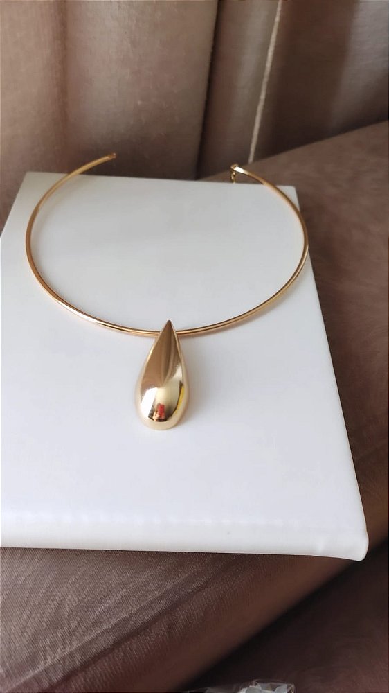 Colar/ Chocker /Gargantilha/ Aro Tubo 2mm Liso Com Pingente Gota Liso Grande- Semijoia Banhada Ouro 18 K