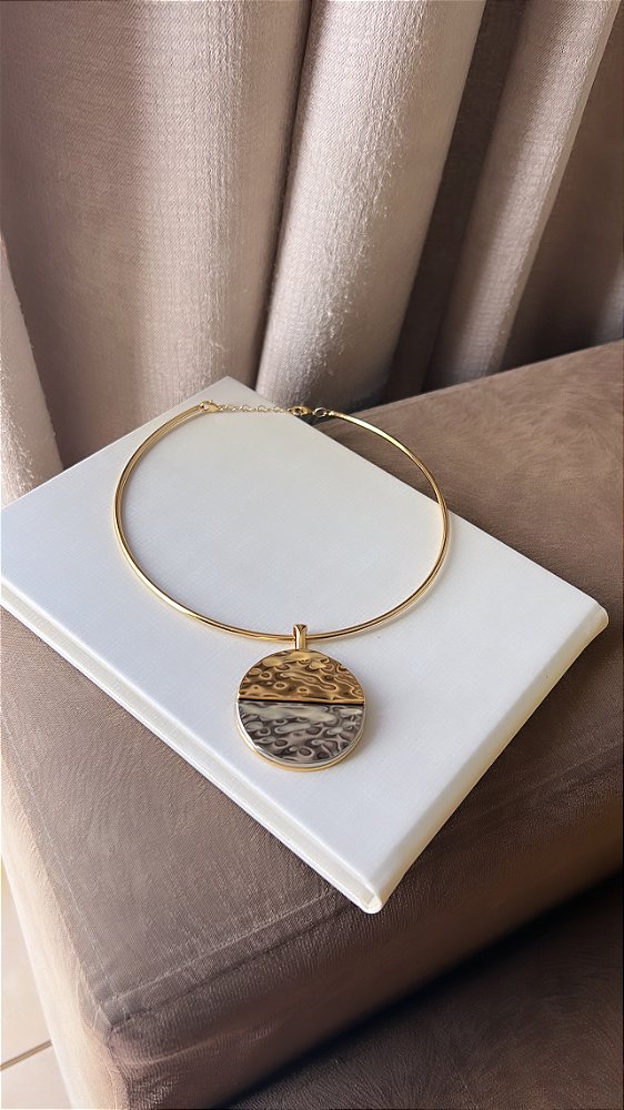 Colar Aro Com Pingente Circulo Duo Martelado Gargantilha/ Chocker - Mix de Banhos - Semijoia Banhada Ouro 18 K