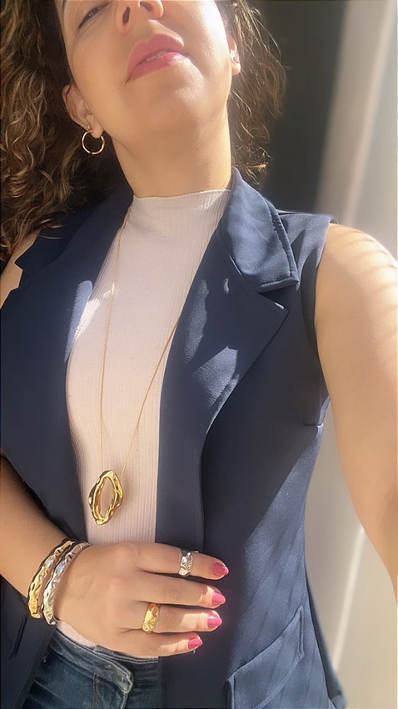 Colar Longo Com Pingente Organico Vazado Martelado  - Semijoia Banhada Ouro 18 K