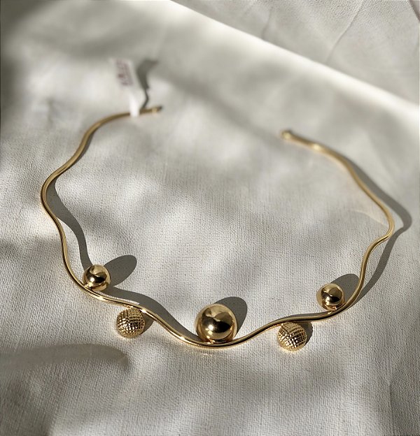 Colar Aro Chocker Ondulado de Bolas Lisa e Trabalhadas - Semijoia Banhada Ouro 18 K