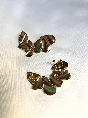 Brinco EarCuff  Deslumbrante de Folhas ou Gotas Marteladas Liso -  Semijoia Banhado a Ouro 18K ou a Prata 925