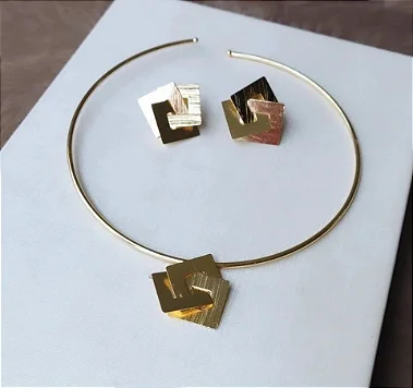 Conjunto Quadrados Lixados  de Colar Aro Chocker e Brinco - Semijoia Banhada a Ouro 18K ou em PRATA 925