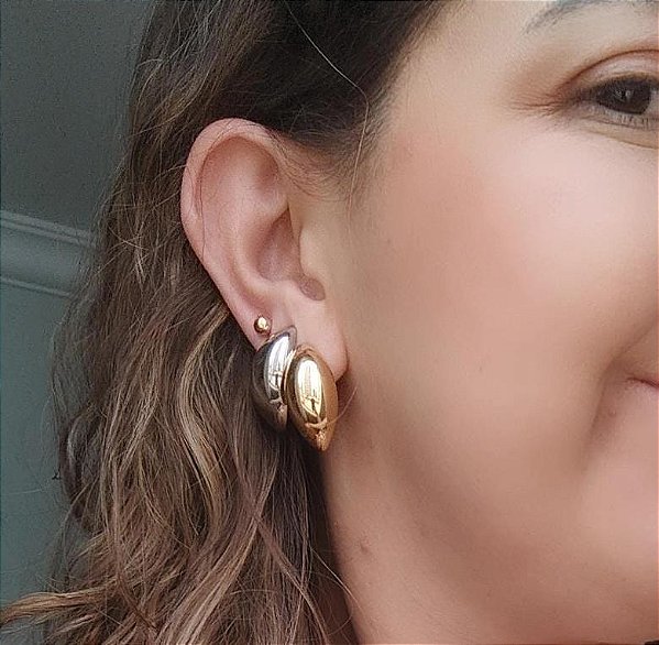 Brinco Oval Liso Médio - Minimalista - Semijoia Banhada a Ouro 18K  ou Ródio