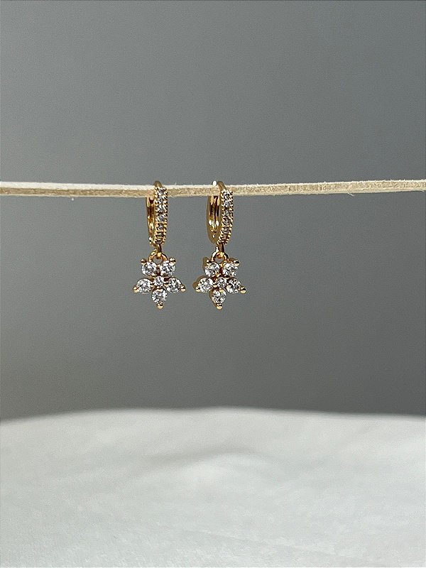 Argolinha com Pingente de Flor 5 Petalas Cravejada - Semijoia Banhada a Ouro 18K