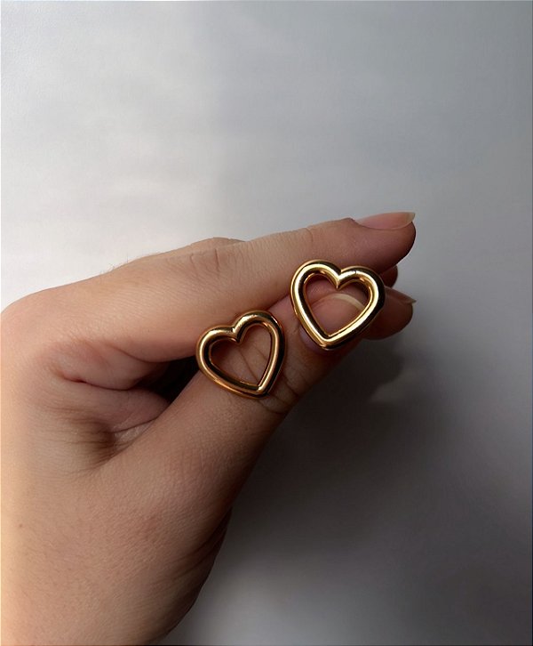 Brinco Coração Vazado Minimalista -  Semijoia Banhada Ouro 18K