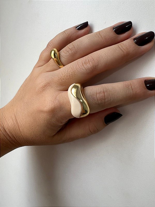 Anel Movimento Off White Dourado – Semijoia Moderna Kalize - Banhado a Ouro 18k