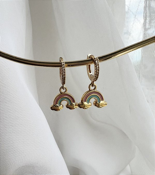 Brinco Infantil Arco-Íris dos Sonhos - Argolinha Cravejada - Semijoia Banhada a Ouro 18K