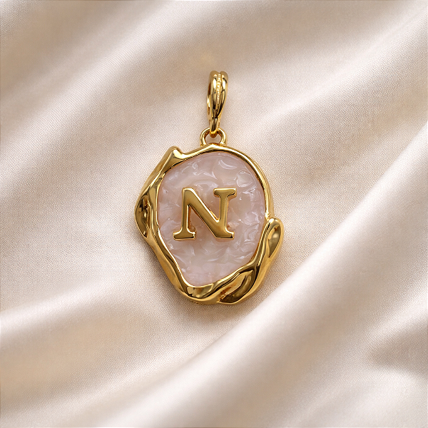 Pingente Orgânico Madreperola Letra - Personalizado - Semijoia Banhada a Ouro 18k