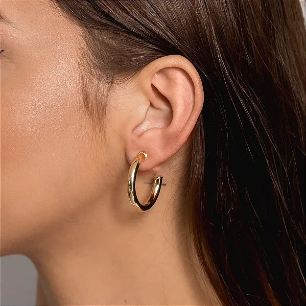 Brinco Argola Clássica Media - Argola tubo - Semijoia Banhado a Ouro 18K -