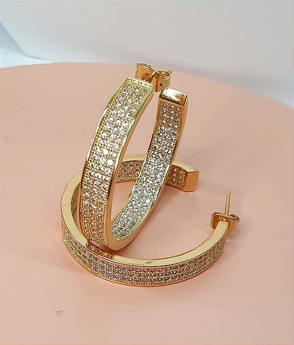 Brinco de argola média cravejada, Banhada a Ouro
