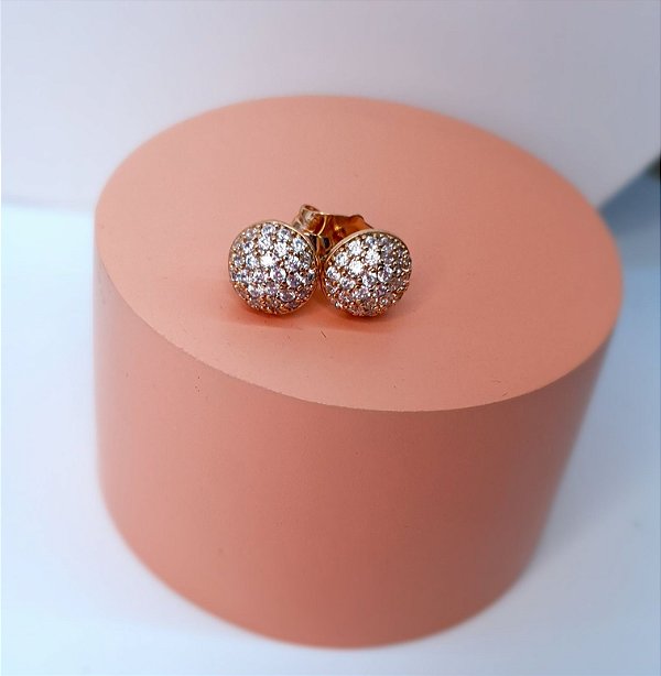 Brinco meia bolinha detalhado na micro zircônia - Banhada a Ouro