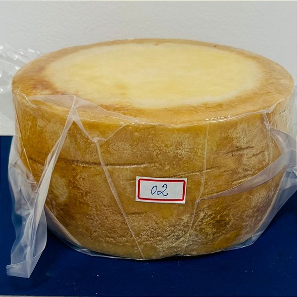 02 Queijo Artesanal Mantiqueira 1,935kg Maturado 6 meses