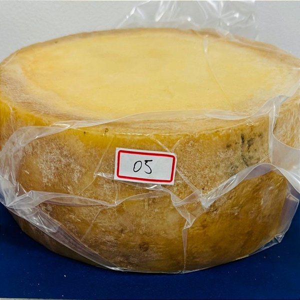 05 Queijo Artesanal Mantiqueira 2,380kg Maturado 6 meses