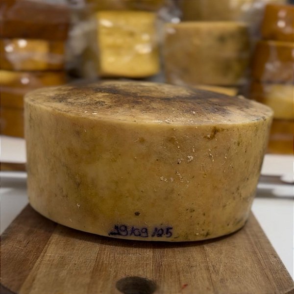 40 Queijo Artesanal Mantiqueira 4,915kg Maturado 6 meses
