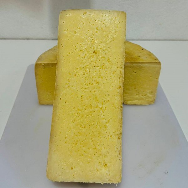 44 Queijo Artesanal Mantiqueira 2,145kg Maturado 6 meses Meia Lua