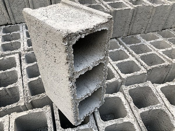 Bloco de Concreto Comum 13x18x32cm - DA BASE A LAJE - Materiais da fundação  ao acabamento para sua reforma ou construção