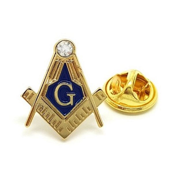 Pin Maçonaria Dourado Símbolo Esquadro e Compasso em Relevo com Fundo Azul e Pedrinha Brilhosa