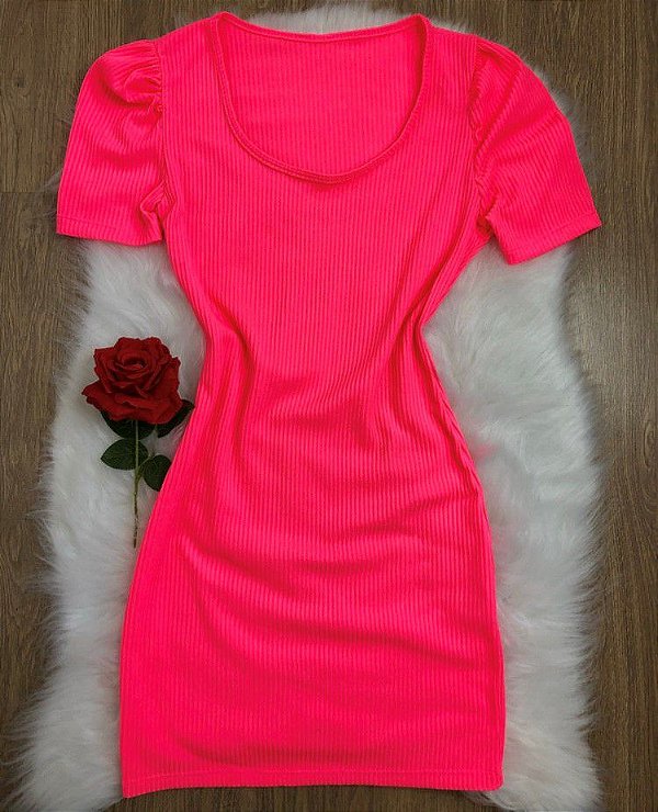 vestido rosa neon