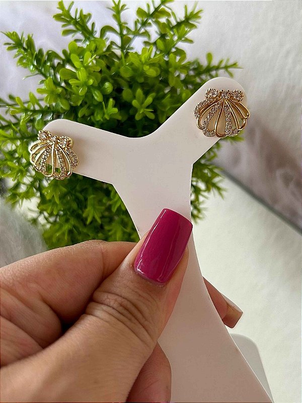 Brinco Cravejado Concha Dourado