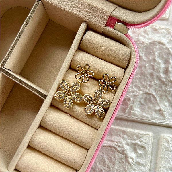 Brinco Cravejado Dourado Florzinha
