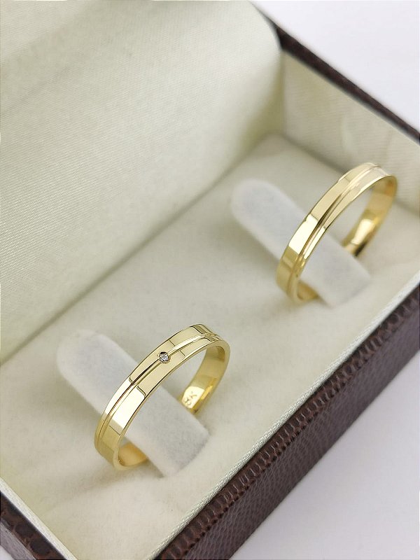 Aliança Reta com Friso e Moissanite Semi Anatômica com 3mm Ouro 18K