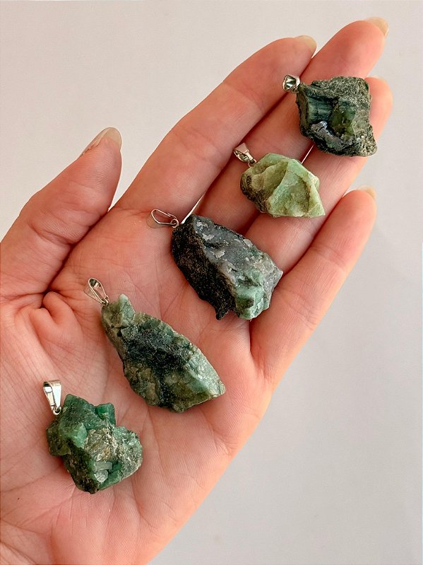 Pingente de Esmeralda Bruto - Beleza e Amor Bem Sucedido