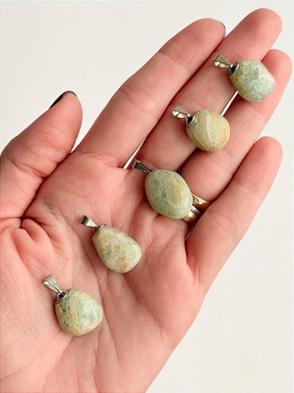 Pingente de Água Marinha Rolado - Pedra da Ansiedade, Desfaz Confusões, Protege os Pensamentos