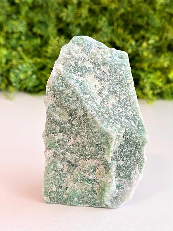 Quartzo Verde com Base Serrada - Saúde e Equilíbrio