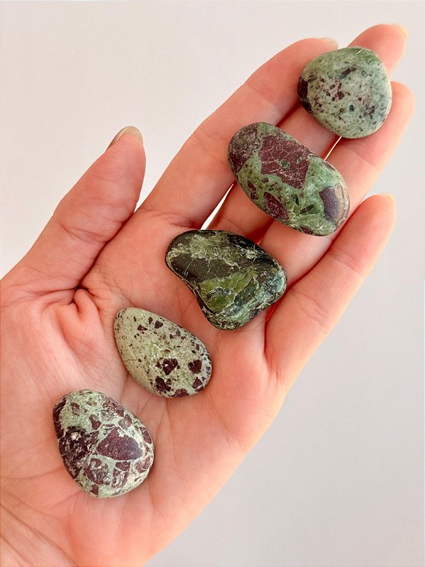 Jaspe Sangue de Dragão - Superar Obstáculos; Diminuir Desafios; Purificação de Doenças Energéticas