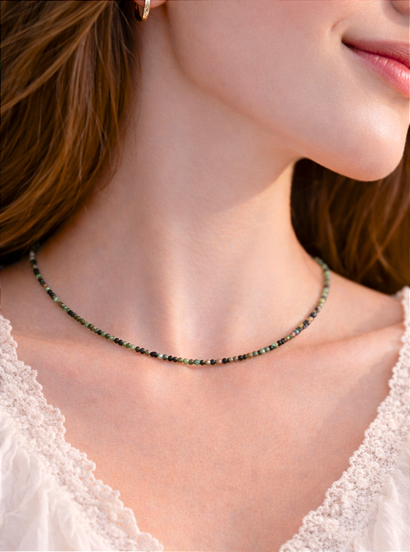 Colar de Zoisita com Rubi 2mm Multifacetada - Paixão pela Vida; Sucesso; Decisões