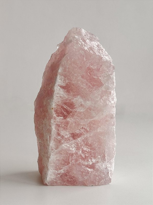 Quartzo Rosa Base Serrada GRANDE - Amor Próprio, Perdão, Acolhimento e Gratidão