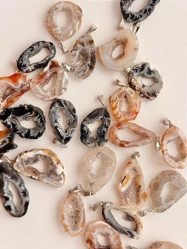 Pingente de Geodo de Ágata Prateado - Pedra da Sorte