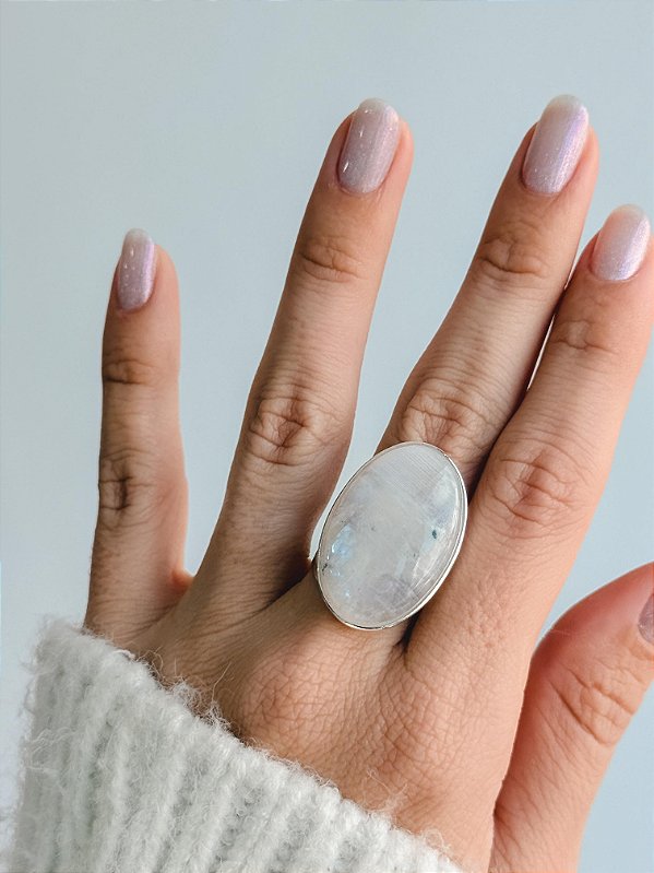 Anel Grande de Pedra da Lua em Prata 925 - Regulável - Sensualidade, Energia Feminina, Domínio das Emoções e Fertilidade