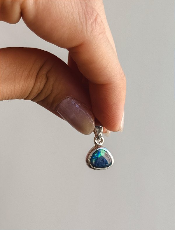 Pingente de Opala Australiana RARO Prata 925 01 - Joia do Universo, Fogo Celestial e Fascínio Absoluto