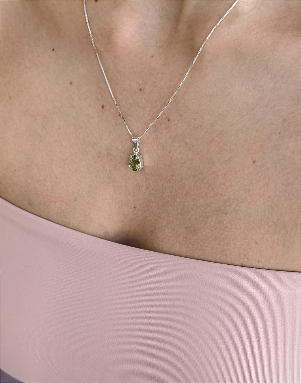 Pingente de Peridoto Lapidado em Prata 925 - Transformação; Mudanças Drásticas; Destino; Libera Tensões