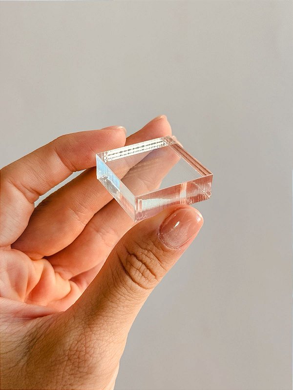 Base Acrílica com Massinha de Fixação – Apoio para Cristais e Peças Especiais