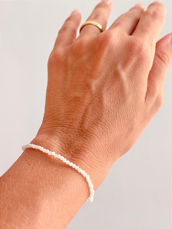 Pulseira de Pedra da Lua 2mm Multifacetada - Sensualidade, Energia Feminina, Domínio das Emoções e Fertilidade