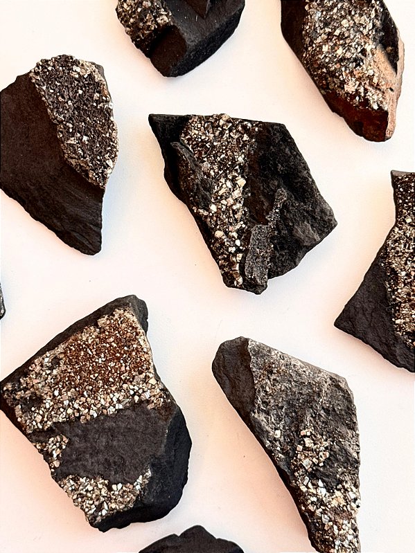 Shungita com Pirita Bruta G - RARO - Desintoxicação, Purificação, Prosperidade e Oportunidades