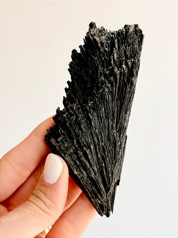 Cianita Preta - CP41 96g - Vassoura de Bruxa - Proteção, Varre para longe a negatividade