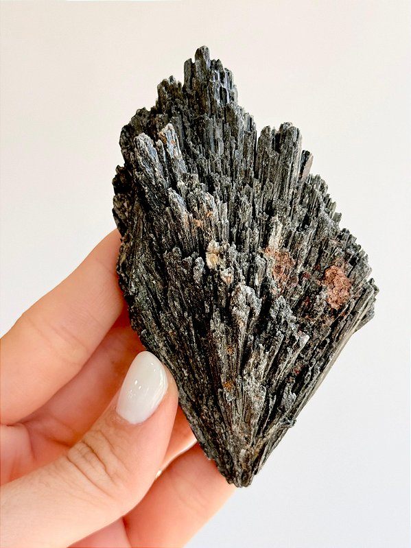 Cianita Preta - CP38 150g - Vassoura de Bruxa - Proteção, Varre para longe a negatividade