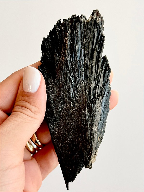 Cianita Preta - CP34 96g - Vassoura de Bruxa - Proteção, Varre para longe a negatividade