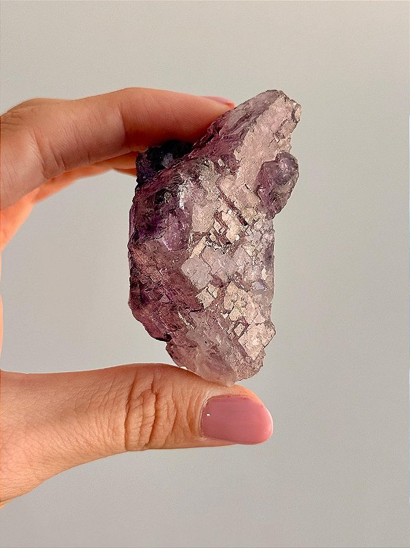 Fluorita Cúbica Roxa RARO - FCUBICA13 90g - Superação; Melhor Funcionamento e Organização da Mente; Clareza no Raciocínio; Conexão Espiritual