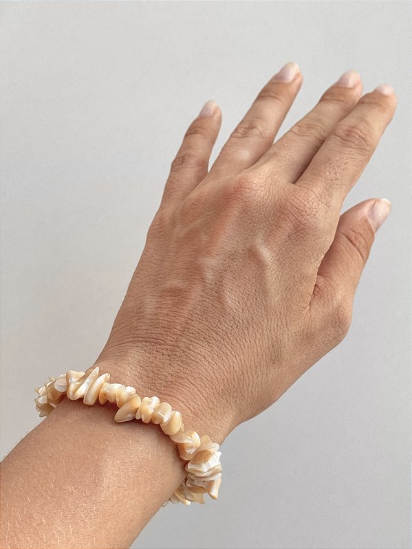 Pulseira de Madre Pérola Bege - Amor Incondicional, Riqueza, Beleza, Proteção e Pensamentos de Paz