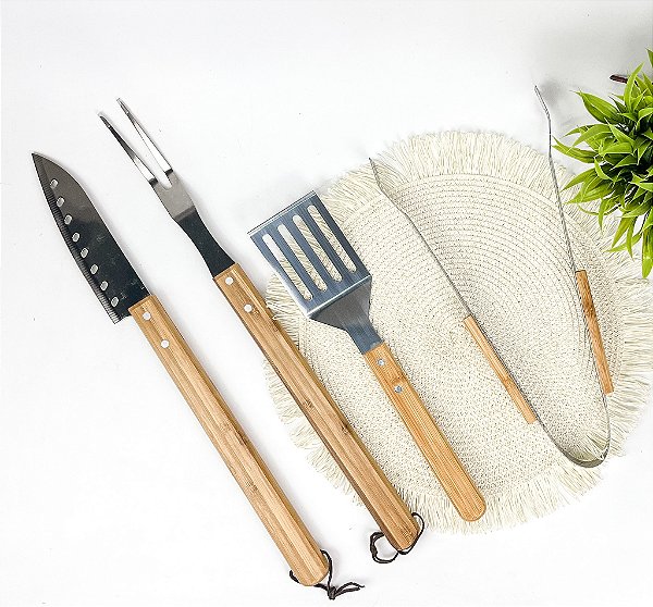 Conjunto com 4 Utensílios para Churrasco Personalizado - Cabo de Bambu