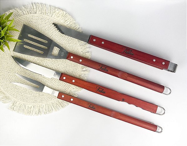 Conjunto com 4 Utensílios para Churrasco Personalizado - Cabo de Madeira