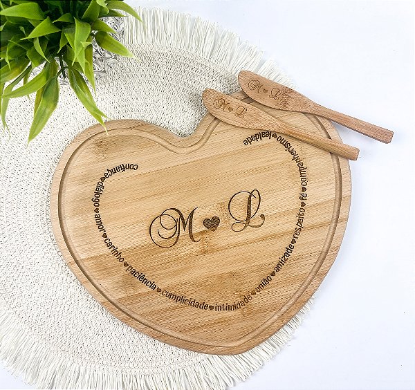 Kit Tábua Bambu Formato Coração C/2 Espátulas Personalizado - Casamento